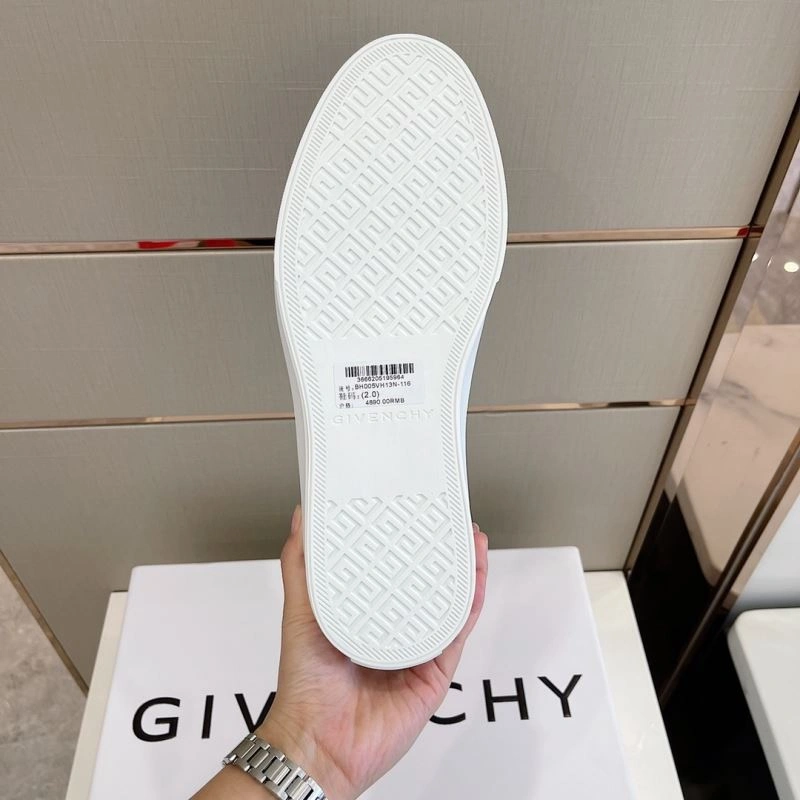 Versatile Gxvxnchy Sneakers 154892
