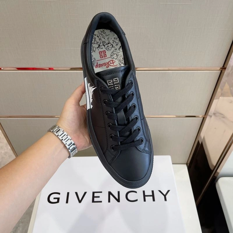 Gxvxnchy Sneakers Unique 154882