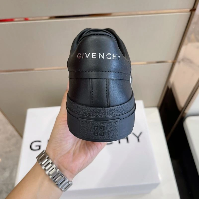 Gxvxnchy Sneakers Unique 154882