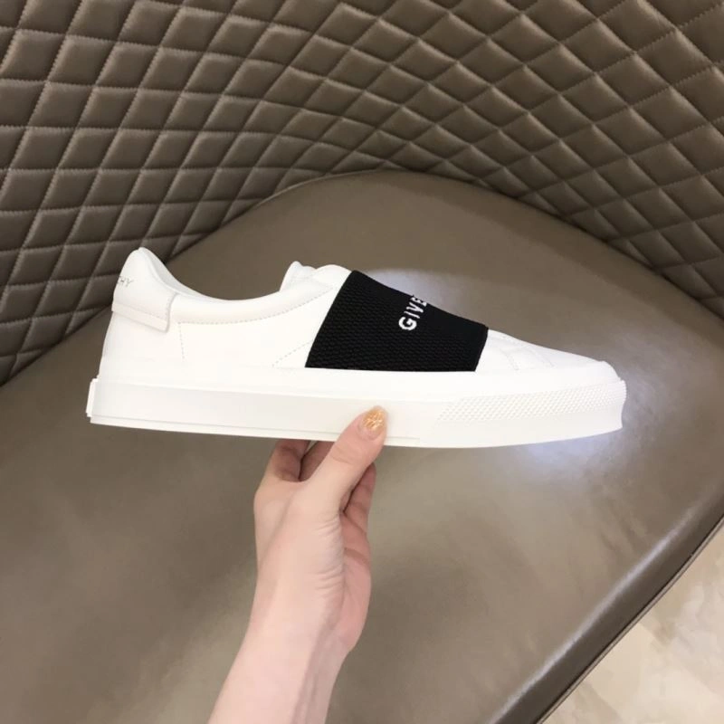 Gxvxnchy Sneakers Unique 154876