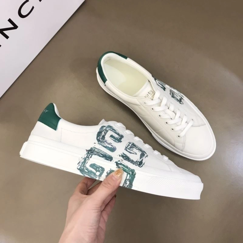 Lightweight Gxvxnchy Sneakers 154873