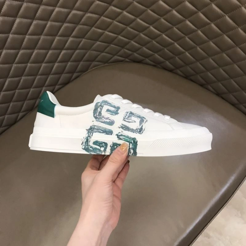 Lightweight Gxvxnchy Sneakers 154873
