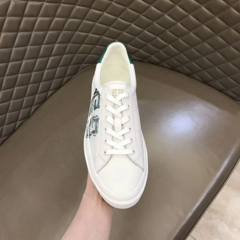 Lightweight Gxvxnchy Sneakers 154873