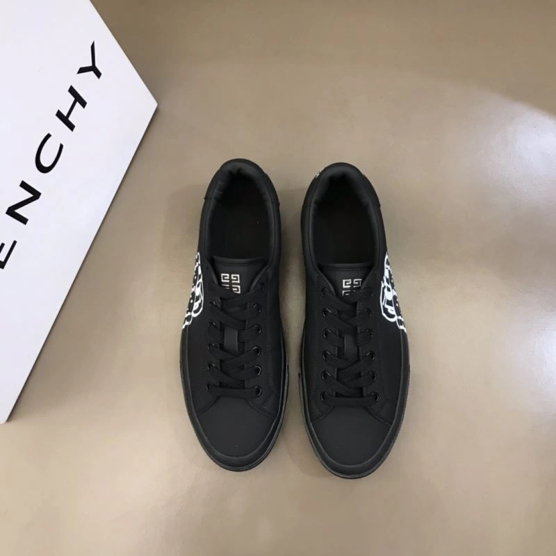 Versatile Gxvxnchy Sneakers 154871