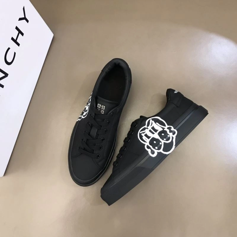 Versatile Gxvxnchy Sneakers 154871