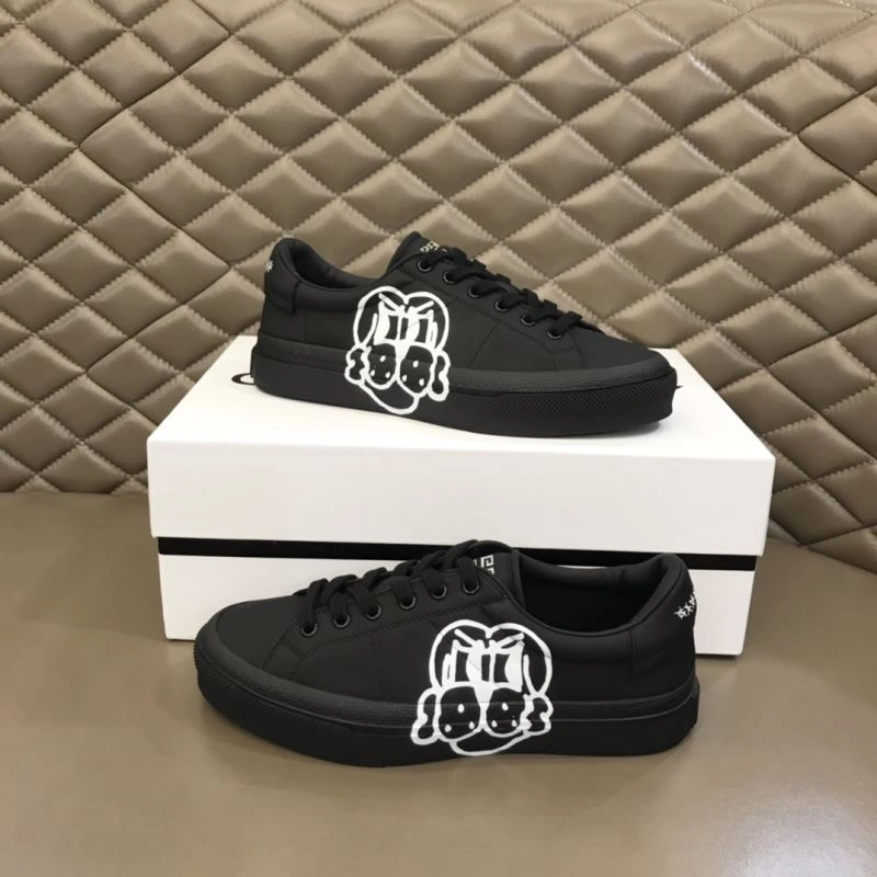 Versatile Gxvxnchy Sneakers 154871