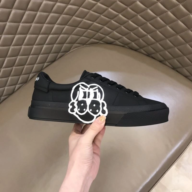 Versatile Gxvxnchy Sneakers 154871