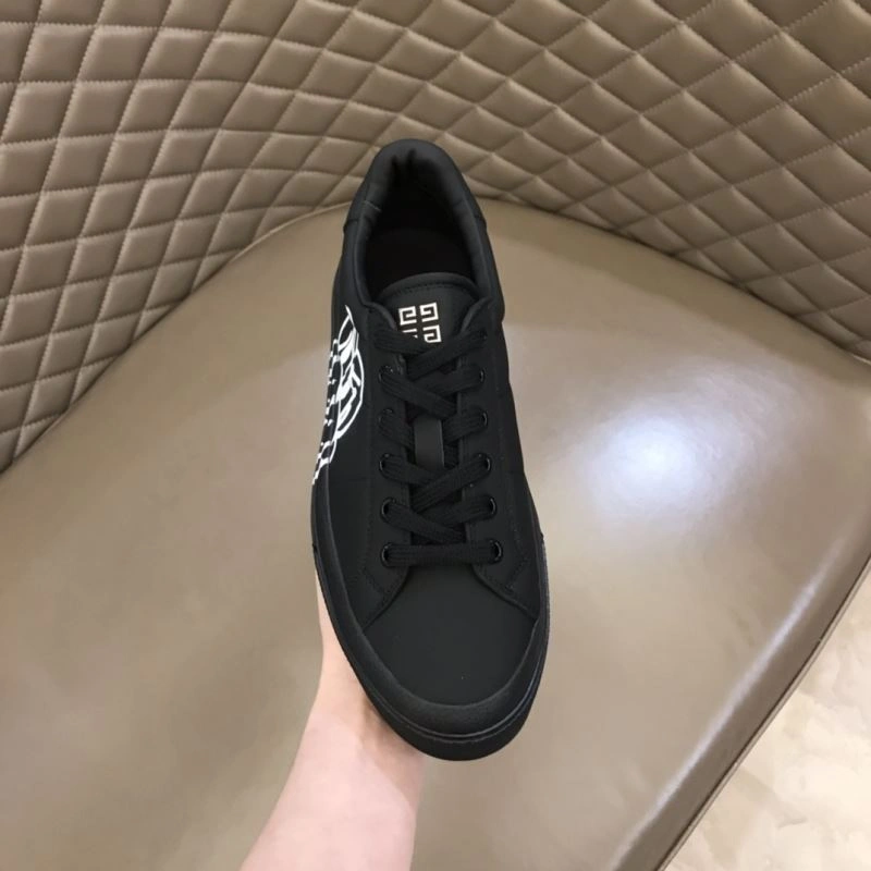 Versatile Gxvxnchy Sneakers 154871