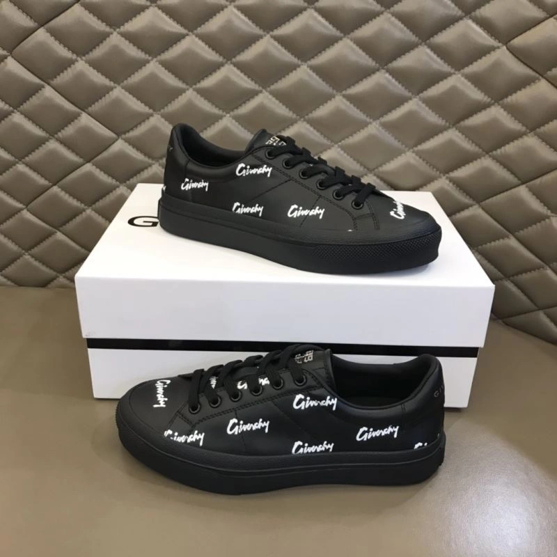 Stylish Gxvxnchy Sneakers 154859