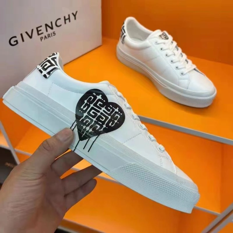 EyeCatching Gxvxnchy Sneakers 154856