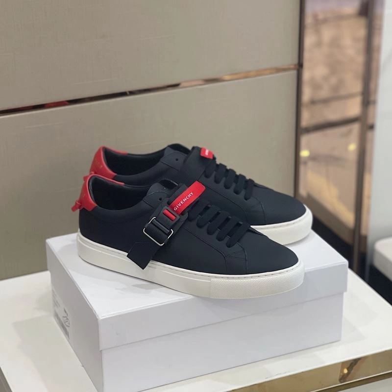 Practical Gxvxnchy Sneakers 154849