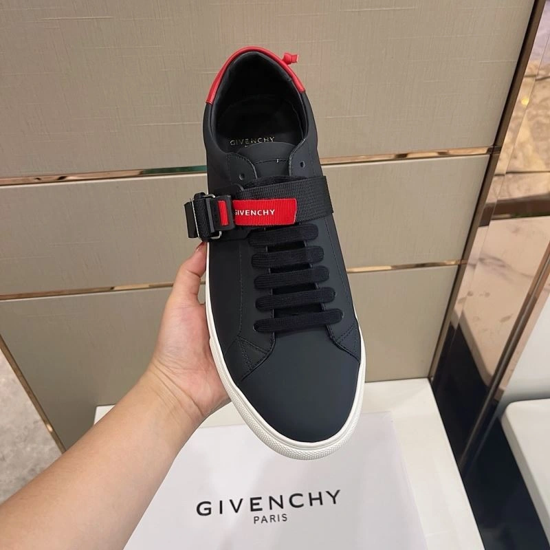 Practical Gxvxnchy Sneakers 154849