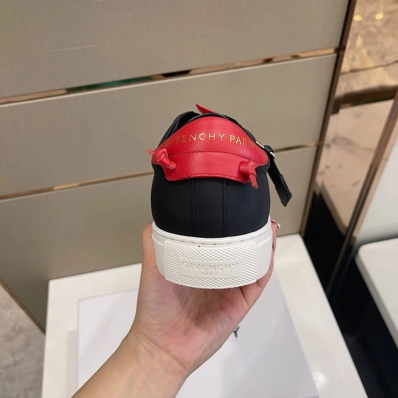 Practical Gxvxnchy Sneakers 154849