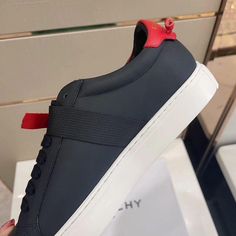 Practical Gxvxnchy Sneakers 154849