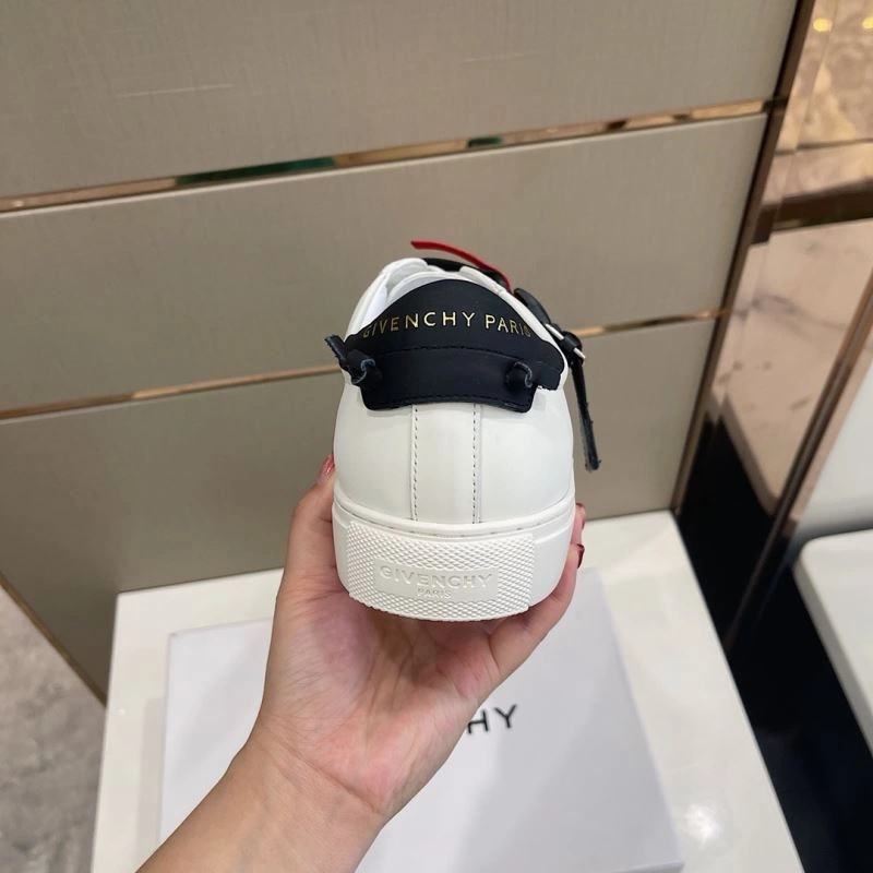 Sleek Gxvxnchy Sneakers 154843