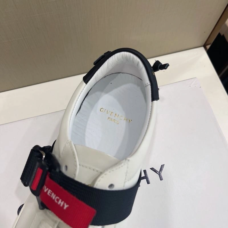 Sleek Gxvxnchy Sneakers 154843