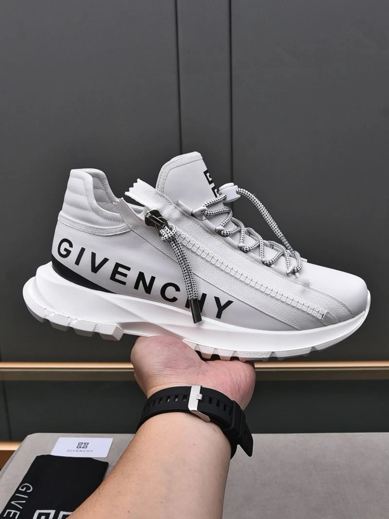 Gxvxnchy Sneakers Sleek 154810