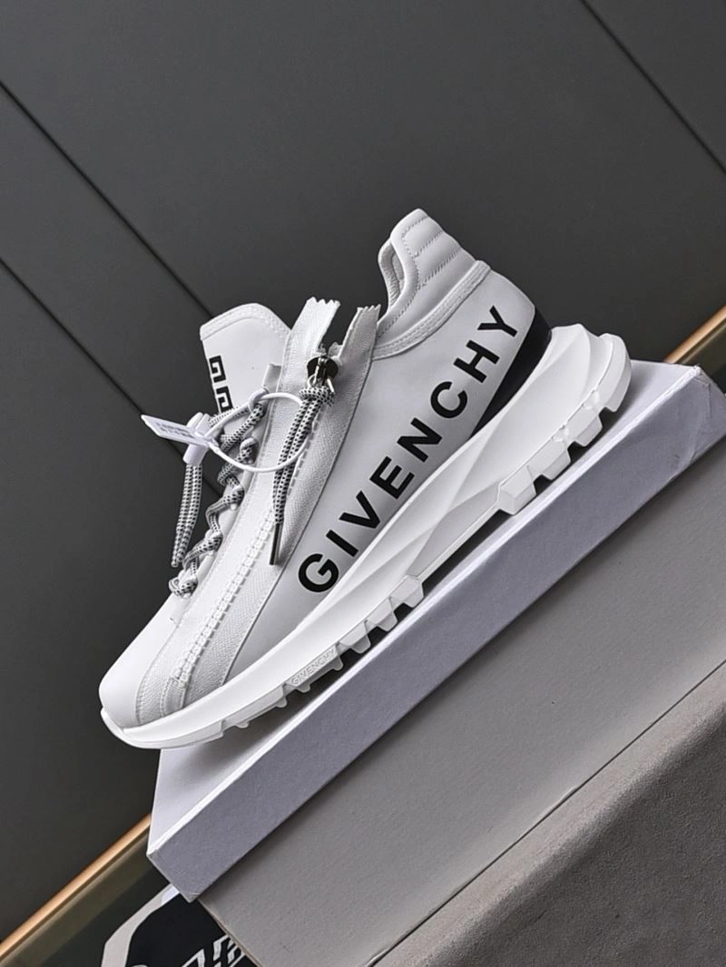 Gxvxnchy Sneakers Sleek 154810