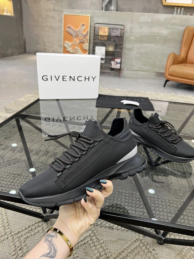 Lightweight Gxvxnchy Sneakers 154793