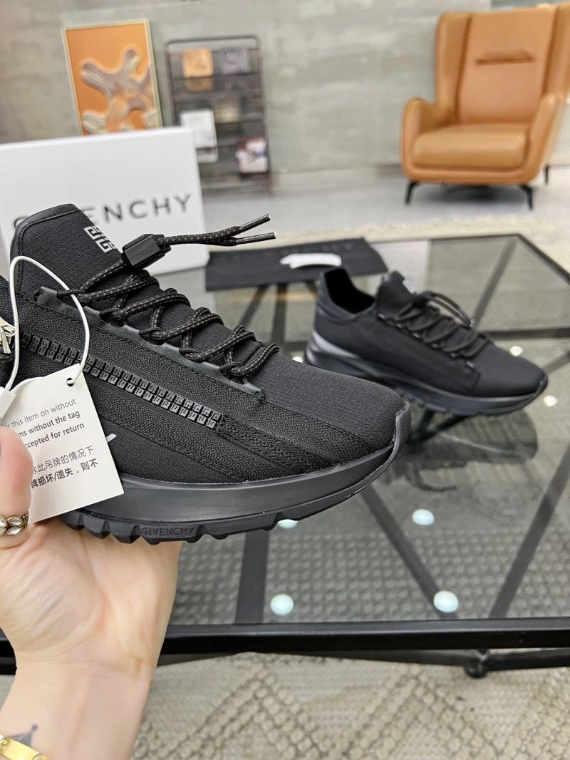 Lightweight Gxvxnchy Sneakers 154793
