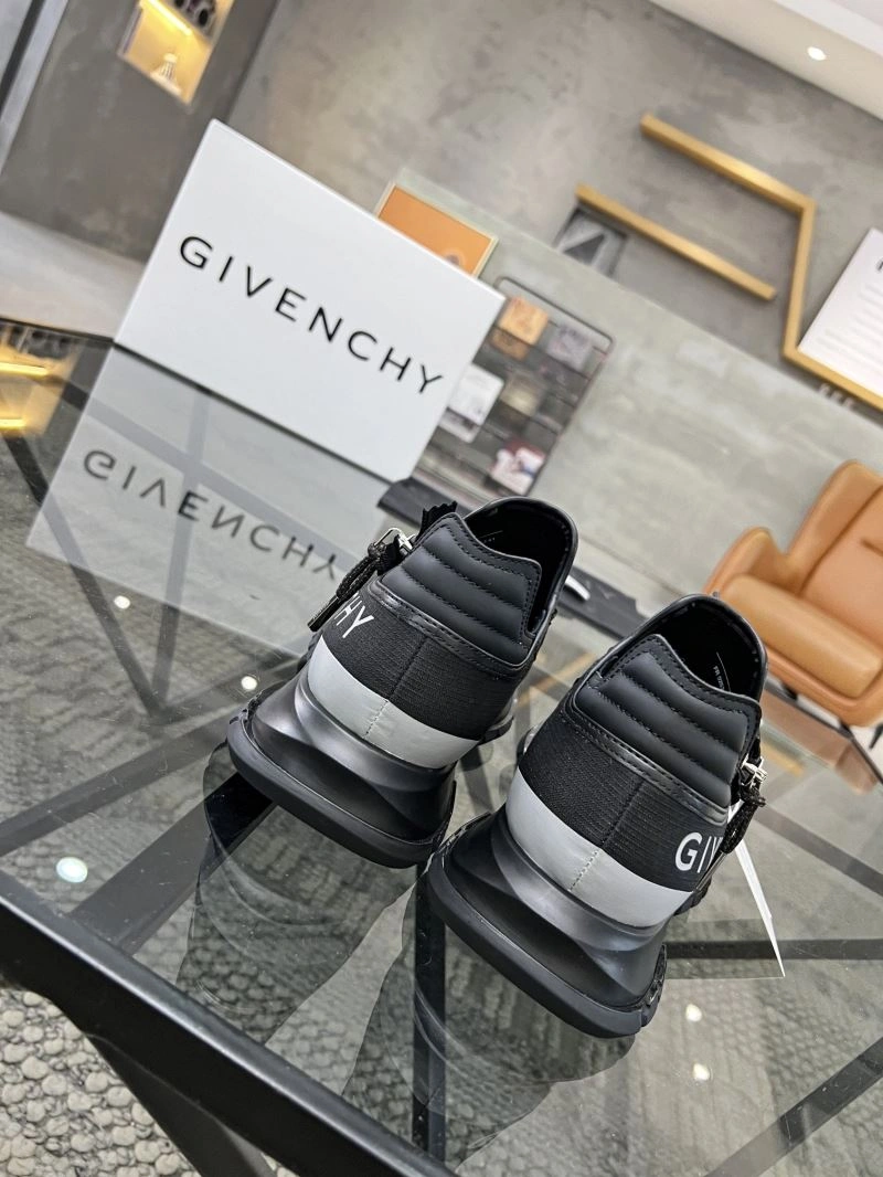 Lightweight Gxvxnchy Sneakers 154793