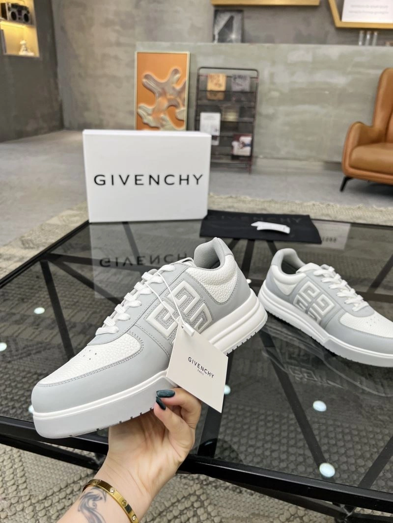 Gxvxnchy Sneakers Unique 154781