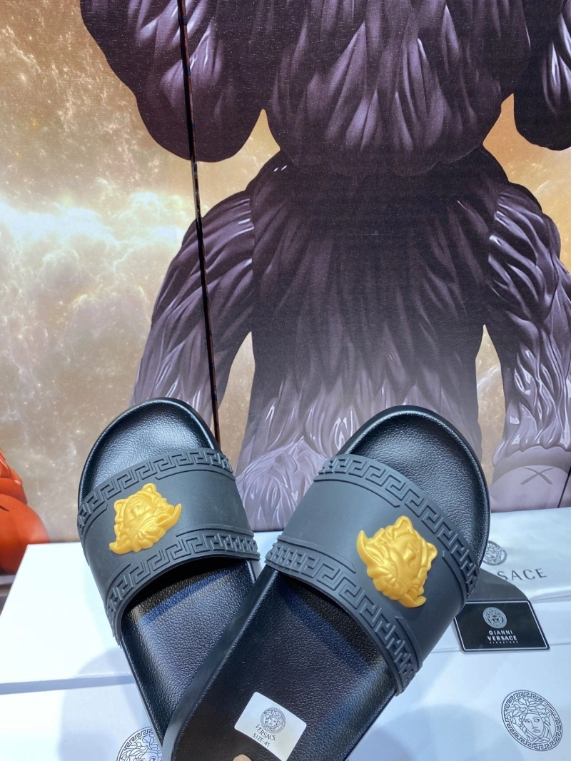 Minimalist Gxvxnchy Slippers 153521