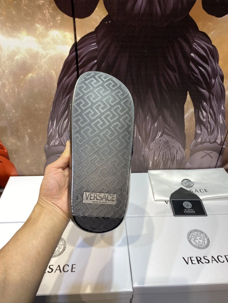 Minimalist Gxvxnchy Slippers 153521