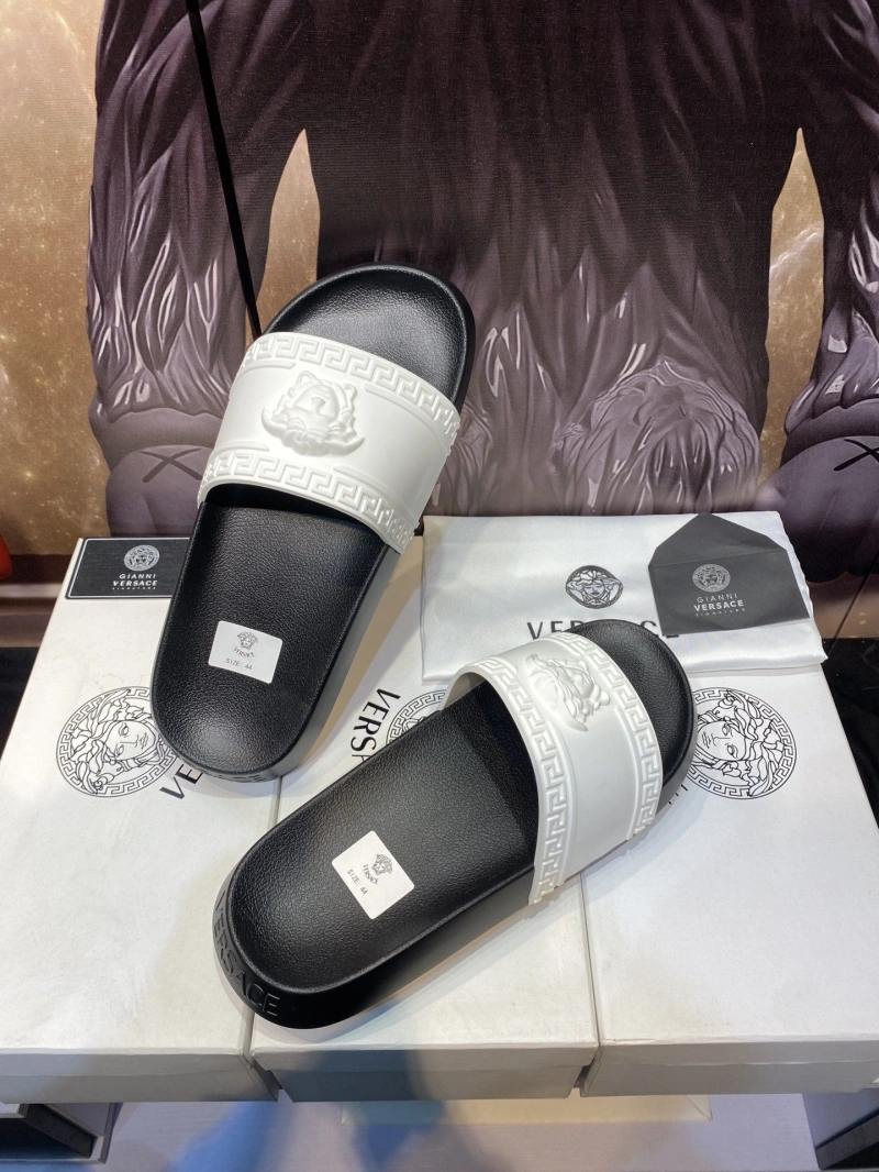 Cozy Gxvxnchy Slippers 153528