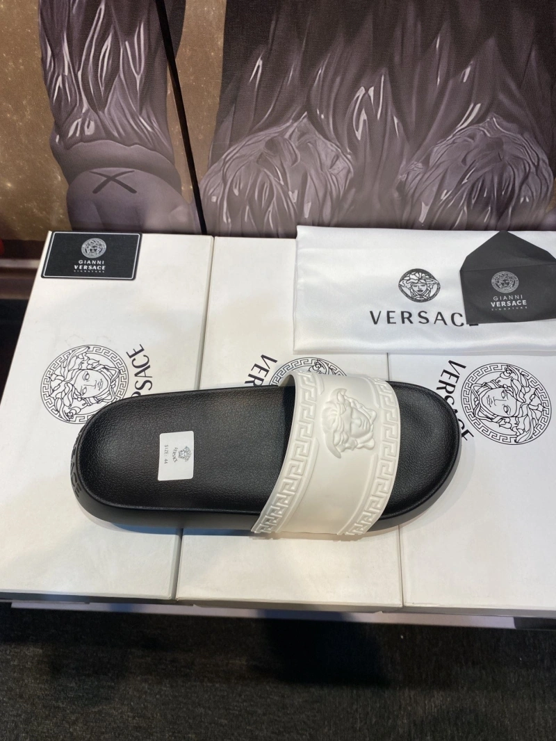 Cozy Gxvxnchy Slippers 153528