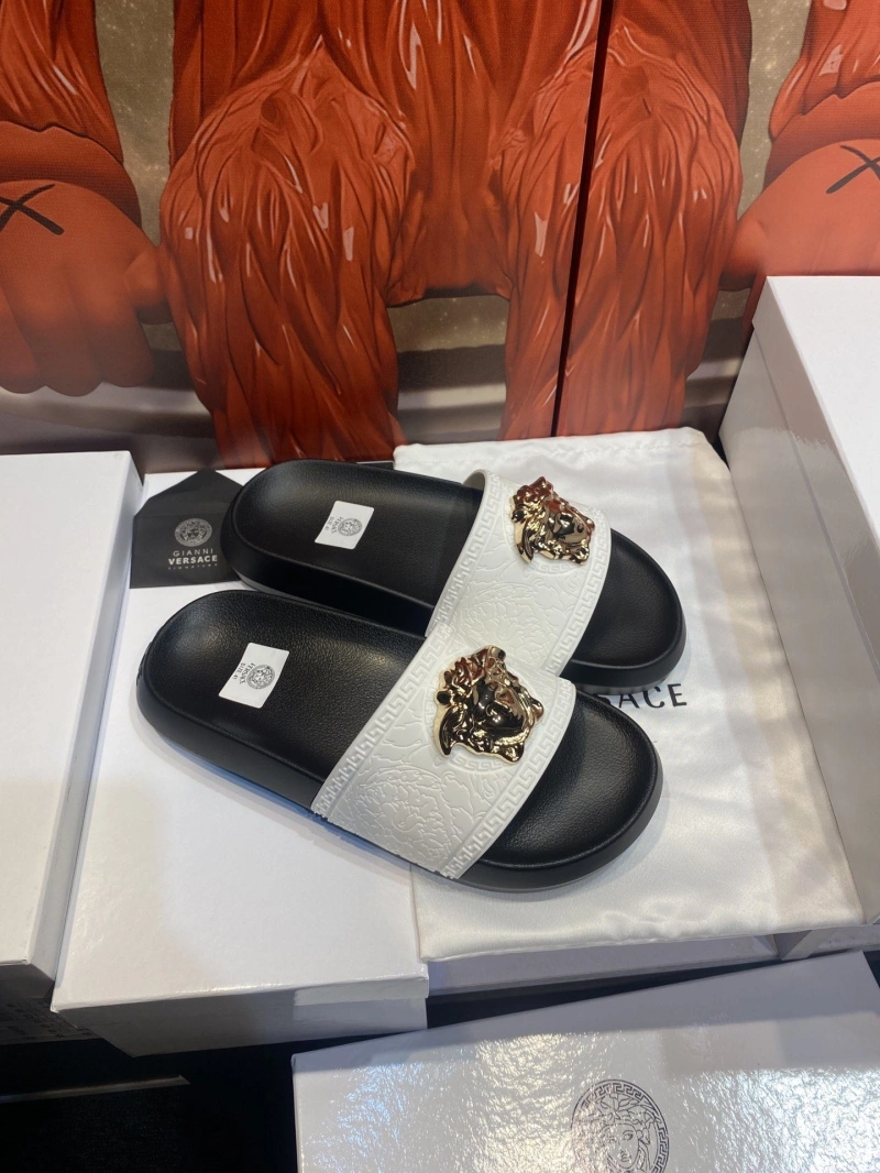 SportInspired Gxvxnchy Slippers 153525