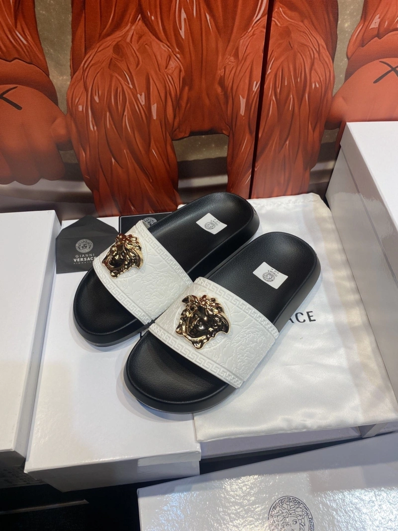 SportInspired Gxvxnchy Slippers 153525
