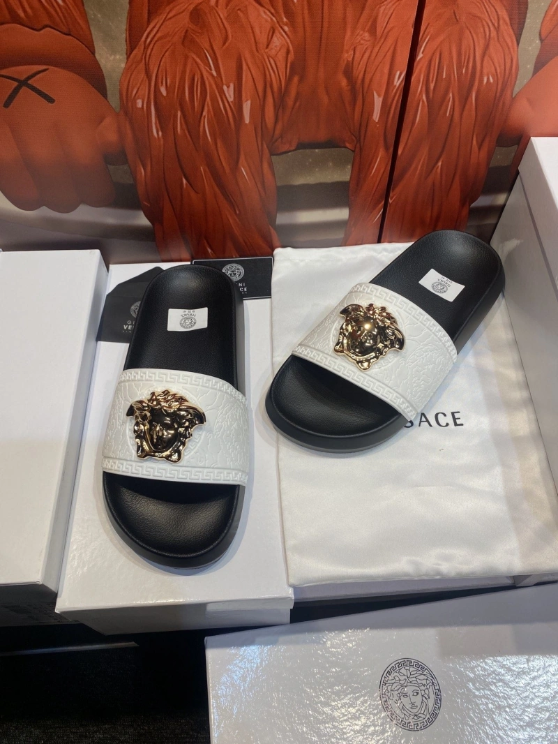 SportInspired Gxvxnchy Slippers 153525