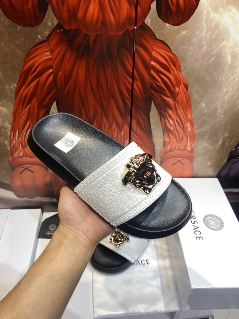 SportInspired Gxvxnchy Slippers 153525