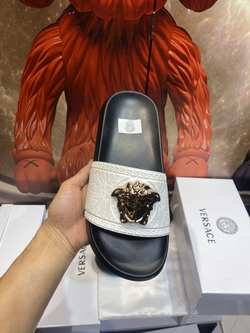 SportInspired Gxvxnchy Slippers 153525