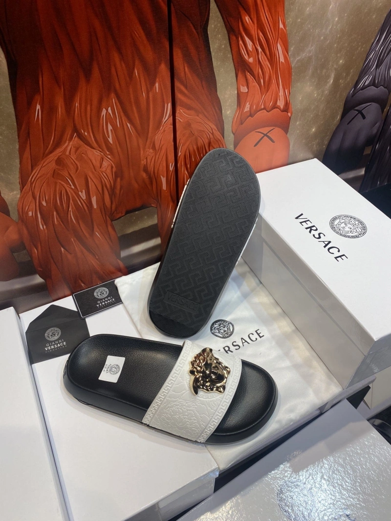 SportInspired Gxvxnchy Slippers 153525