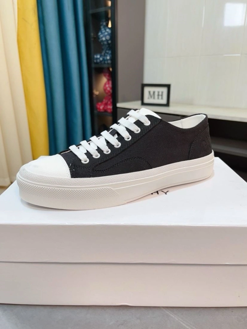NewStyle Gxvxnchy Sneakers 153478