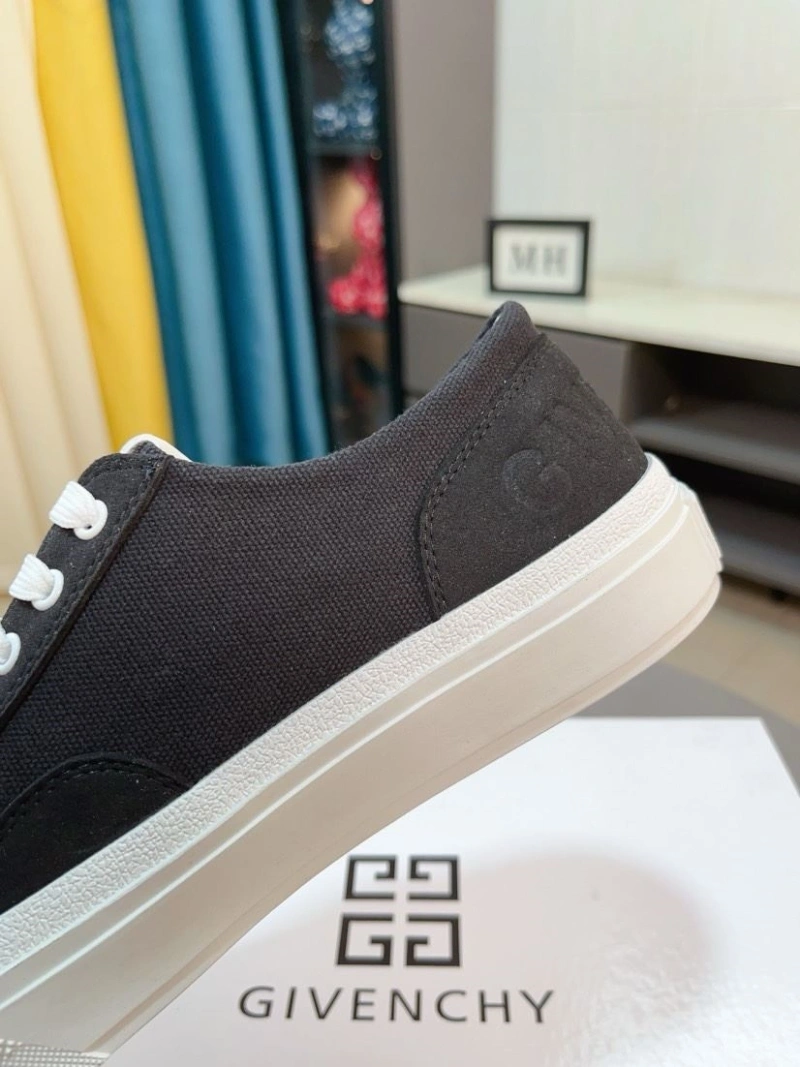 NewStyle Gxvxnchy Sneakers 153478