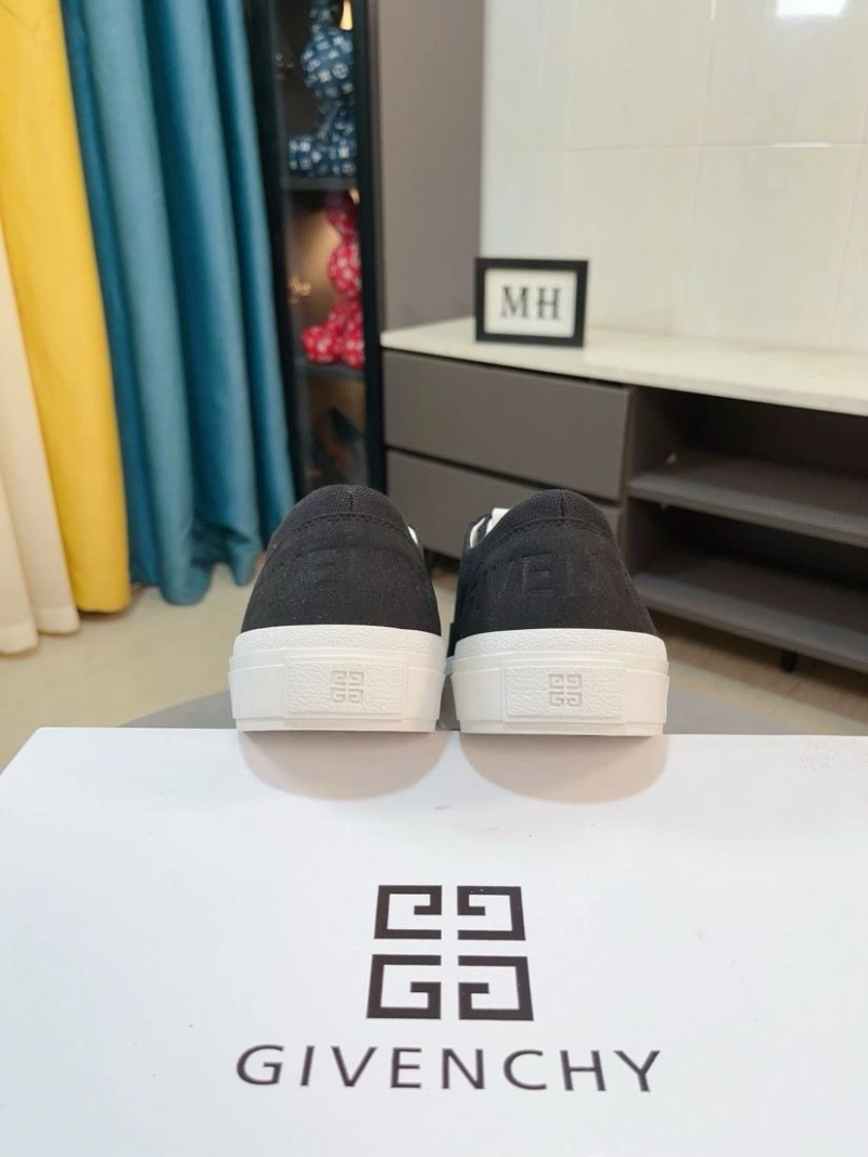 NewStyle Gxvxnchy Sneakers 153478
