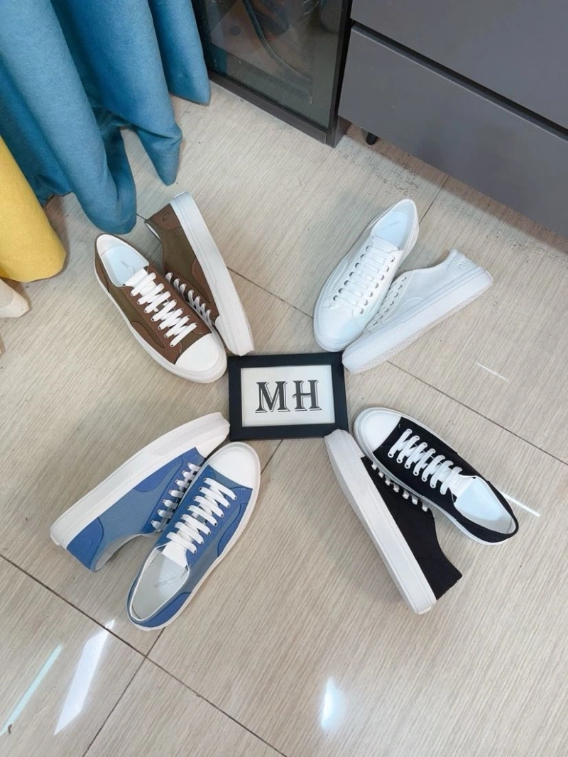 Sophisticated Gxvxnchy Sneakers 153482