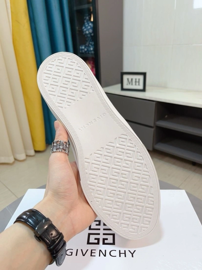 Gxvxnchy Sneakers HighQuality 153470