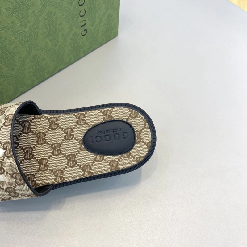 Gxccx Slippers Vibrant 159676