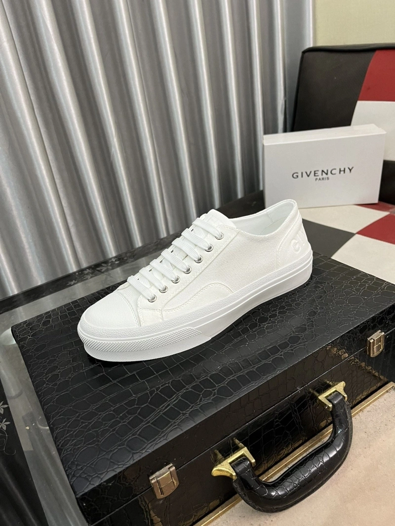 Gxvxnchy Sneakers AllSeason 153485