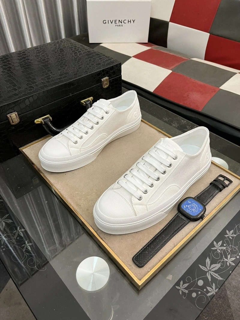 Gxvxnchy Sneakers AllSeason 153485