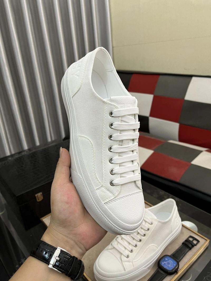 Gxvxnchy Sneakers AllSeason 153485