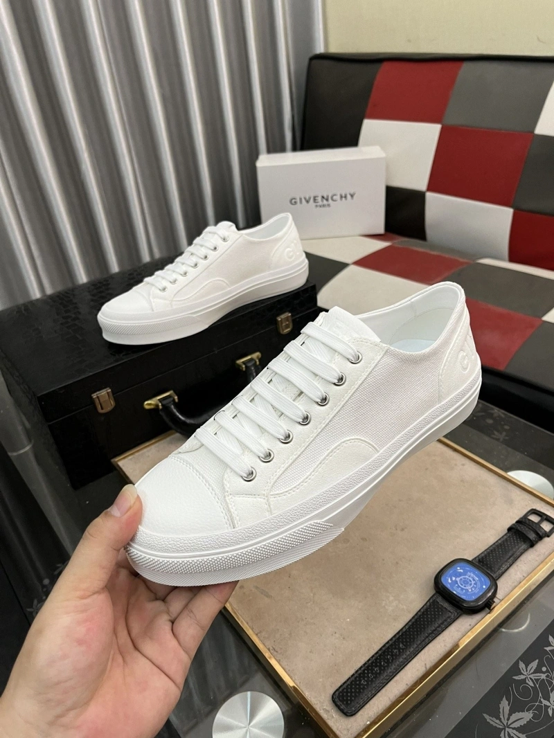 Gxvxnchy Sneakers AllSeason 153485