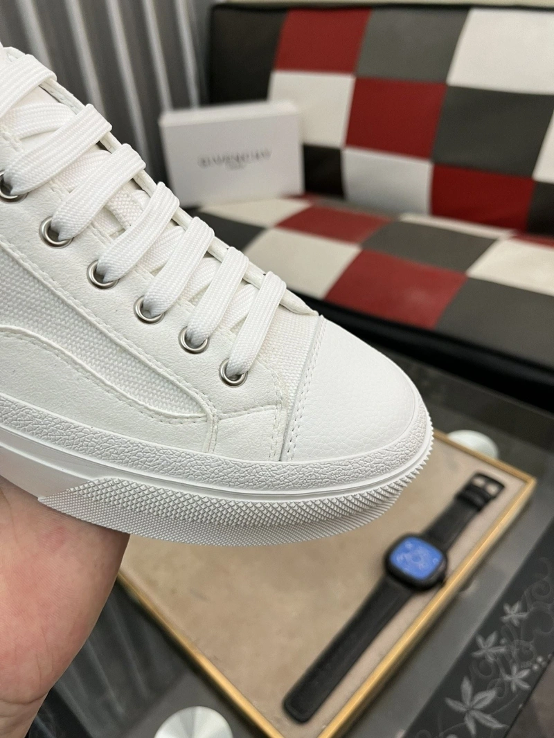 Gxvxnchy Sneakers AllSeason 153485
