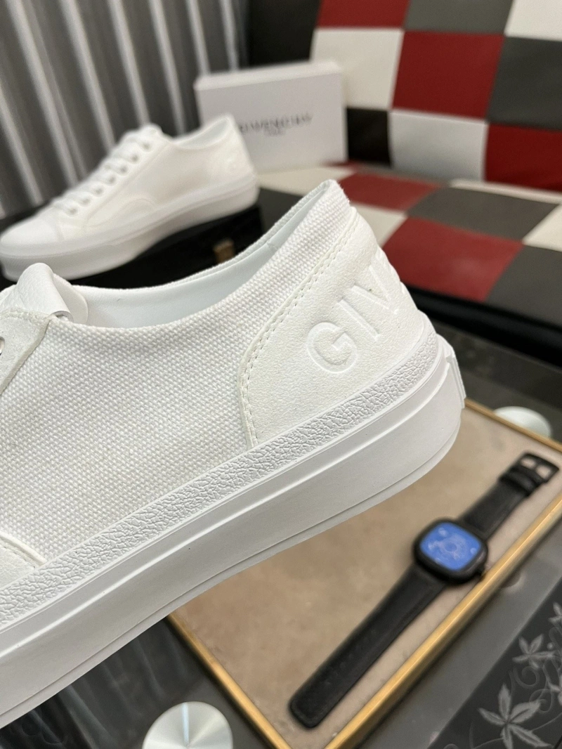 Gxvxnchy Sneakers AllSeason 153485