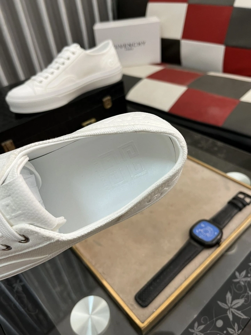 Gxvxnchy Sneakers AllSeason 153485