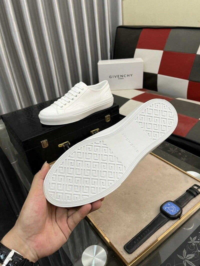 Gxvxnchy Sneakers AllSeason 153485